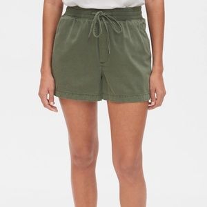 NWT GAP pull on short in olive S